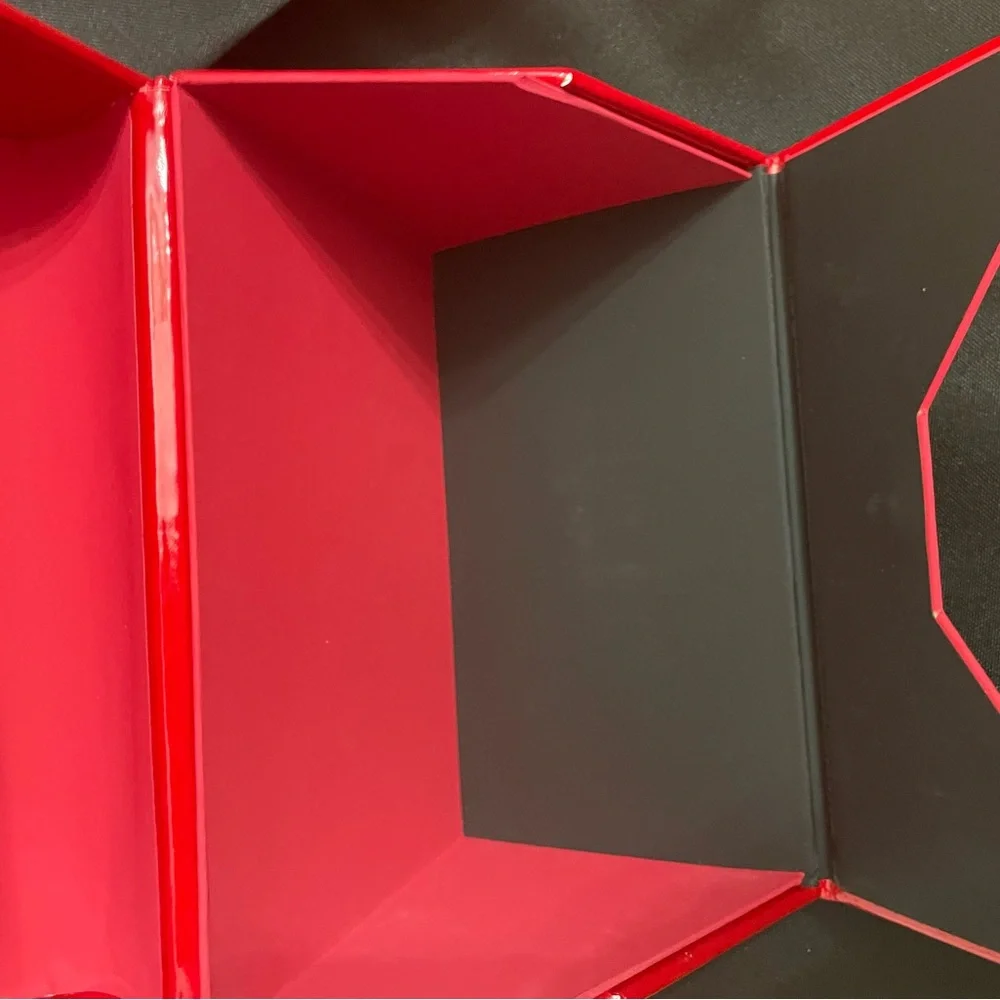 Last one! Yves Saint Laurent Red Quilted Patent Makeup Holder/Box Auth - Picture 4 of 4